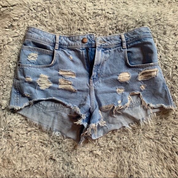 SOLD‼️ Zara Denim Short - Picture 3 of 5